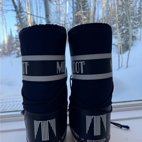 Moon Boot Blue Ankle Boots with Cushioned Construction and Lacing System - Picture 4 of 8